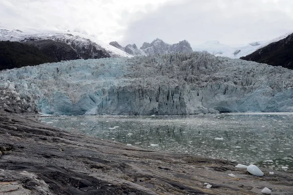 Pia gletsjer op de archipel van Tierra del Fuego. — Stockfoto