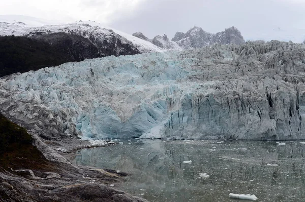 Glacier Pia sur l'archipel de Tierra del Fuego . — Photo