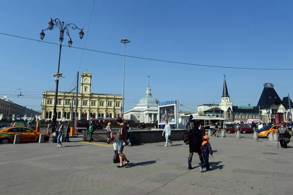 Vista em Komsomolskaya quadrado três estações da capital . — Fotografia de Stock