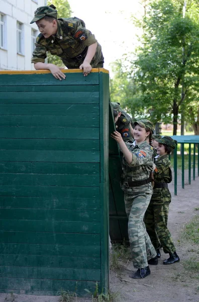 Akadálypályán a cadet Corps — Stock Fotó