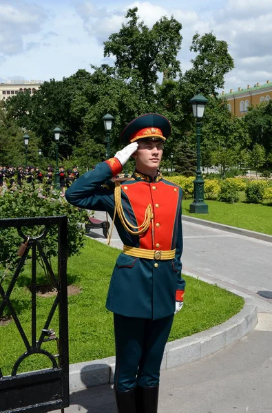 Jardim Alexandrovsky. Parque no centro de Moscou. A data da Fundação é considerada o ano de 1812 no lugar do rio Neglinnaya . — Fotografia de Stock