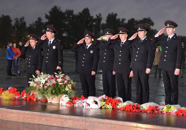 La police pendant l'action patriotique russe "Demain était la guerre" sur la colline de Poklonnaya . — Photo