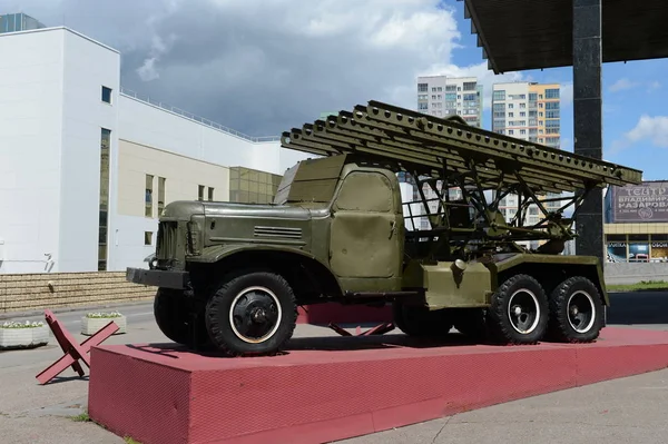 发射器 Bm-13 珠钢-151 防御的莫斯科博物馆的基础上的"卡秋莎". — 图库照片