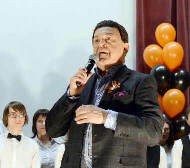  Joseph Kobzon, Sovyet ve Rus pop şarkıcısı (bariton), müzikal ve kamu figürü, öğretmen. Rus Devlet Duma milletvekili II-VI çağrı. 