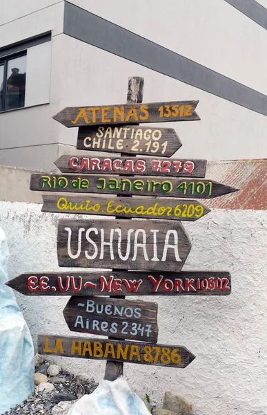  Ushuaia sokaklarında bir işaretçi.