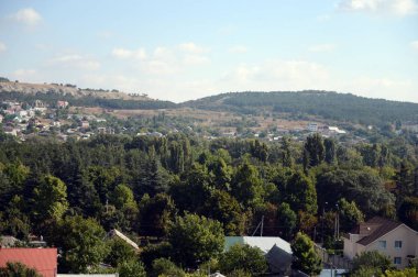   Simferopol Kırım Yarımadası, ekonomik ve kültürel merkezi Yarımadası'nın merkezinde bir şehirdir. Kırım Cumhuriyeti başkenti.