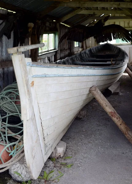 Shed for boat storage in the farmhouse and Harberton. — Stock Photo, Image