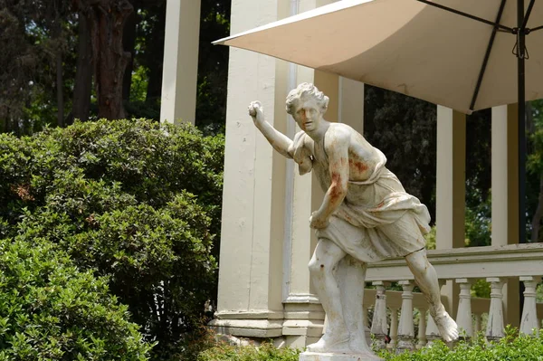 Scultura presso la vecchia casa della famiglia Concha e cantina Toro "Concho y Tora " — Foto Stock