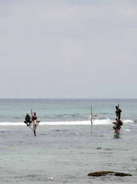 Los pescadores en la orilla del océano Índico . —  Fotos de Stock