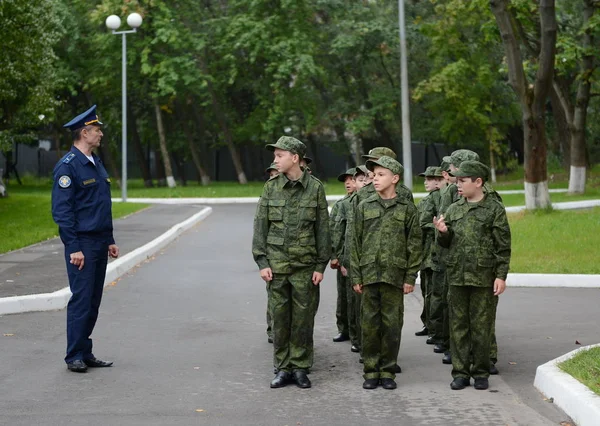  Askeri lise öğrencileri ilk Moskova cadet Kolordu.