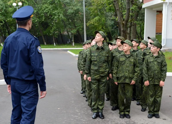  Askeri lise öğrencileri ilk Moskova cadet Kolordu.