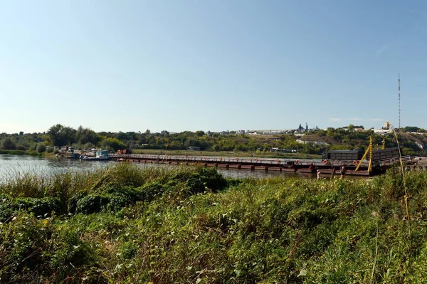 Pontoon bridge across the river Northern Donets. — Stock Photo, Image