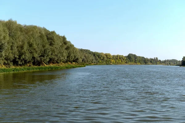 Seversky Donets floden söder om de östeuropeiska slätten, som flyter genom regionen Belgorod och Rostov i Ryssland, höger skattskyldigt av Don. — Stockfoto