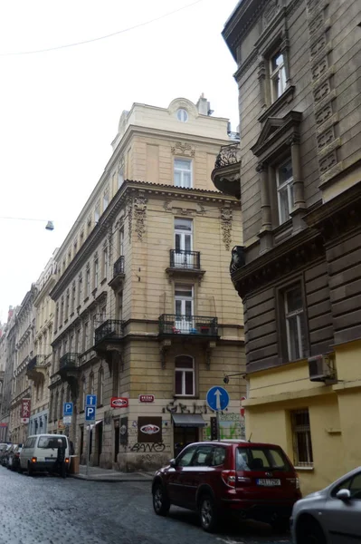 Praga é uma cidade e a capital da República Checa é um centro cultural europeu tradicional.Vistas da cidade . — Fotografia de Stock