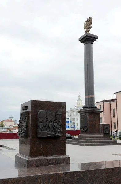 Yelets – starobylé město v Rusku, administrativní centrum Yelets okres. Stéla osobitými město titul "město vojenské slávy" — Stock fotografie