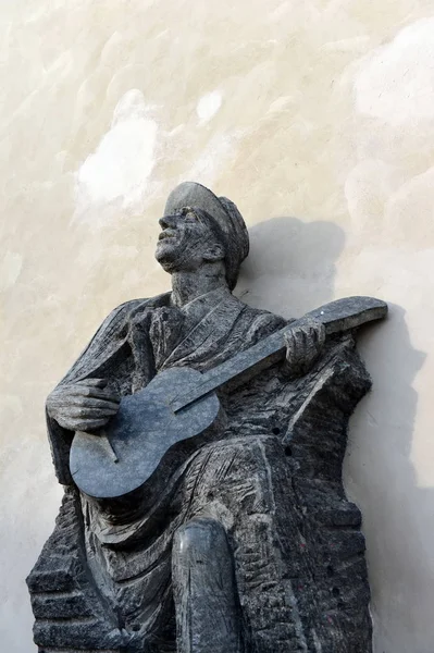 Pomnik czeski muzyk i aktor Carel Gashler na stare drabiny zamek w Pradze. — Zdjęcie stockowe