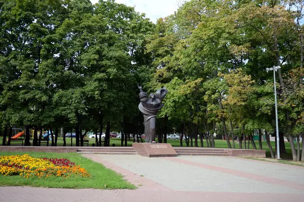 Monumentet till det stora fosterländska kriget i den Park Dubki. — Stockfoto