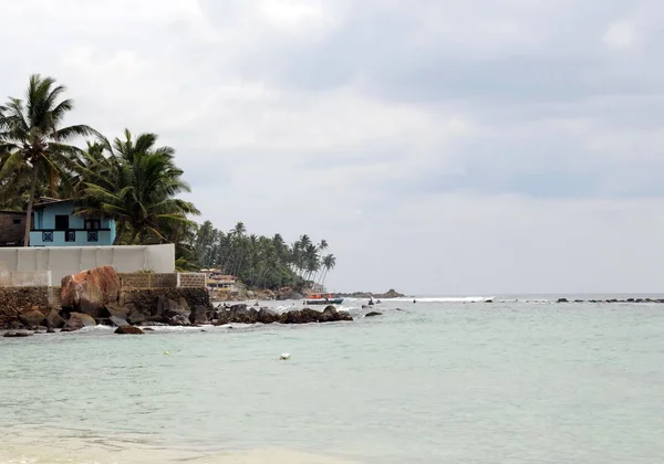 Plaża Ocean Indyjski na wyspie Sri Lanka. — Zdjęcie stockowe