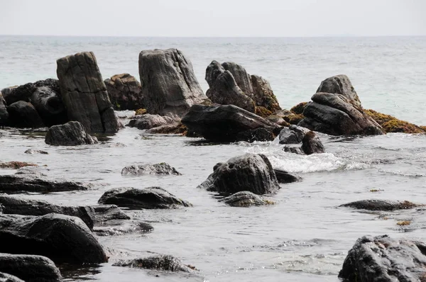 Strand des indischen Ozeans auf der Insel Sri Lanka. — Stockfoto