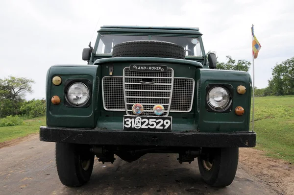 Toeristische Jeeptochten in Yala national Park. — Stockfoto