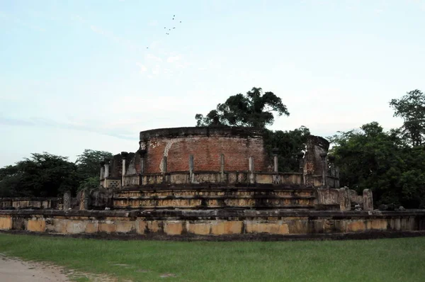 Královský palác krále Parákramabáhu v městě světového dědictví Polonnaruwa.The Polonnaruwa - středověké hlavní město Srí Lanky. — Stock fotografie