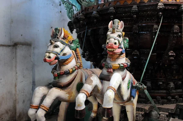 Γλυπτά από άλογα για το ετήσιο θρησκευτικό φεστιβάλ στη Σρι Λάνκα — Φωτογραφία Αρχείου