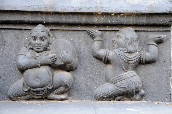 Basrelieferna på buddhistiska tempel. — Stockfoto