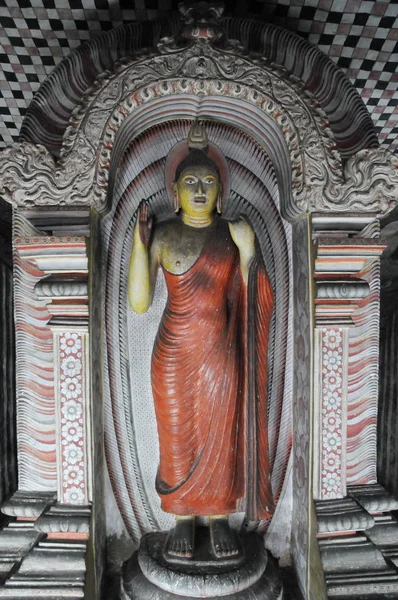 Buddha-Statuen in Höhlentempel Dambulla. — Stockfoto