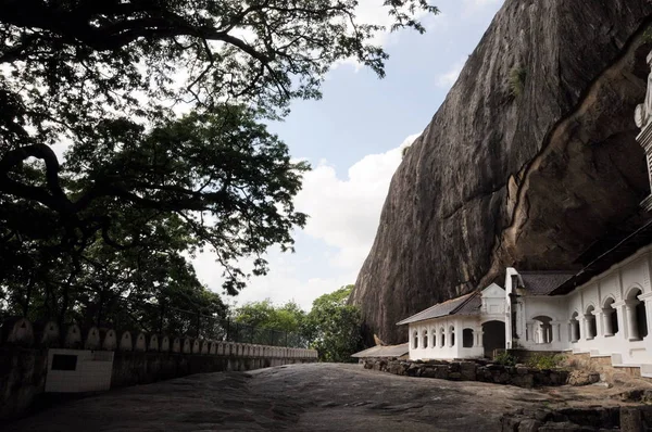 Templo budista en la roca . — Foto de Stock