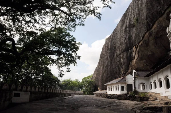 Templo budista en la roca . —  Fotos de Stock