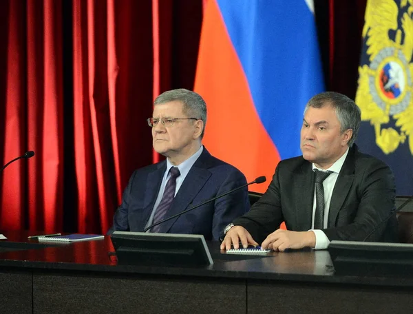 O Procurador-Geral da Federação Russa Yuri Chaika e o Presidente da Duma de Estado da Assembleia Federal da Federação Russa Vyacheslav Volodin — Fotografia de Stock