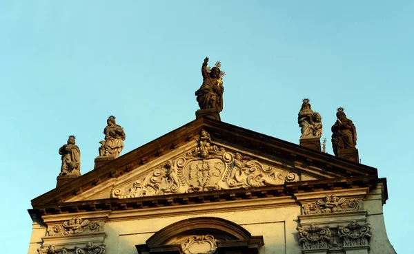 Clementinum  Sculpture over the entrance of buildings in Prague — Stock Photo, Image