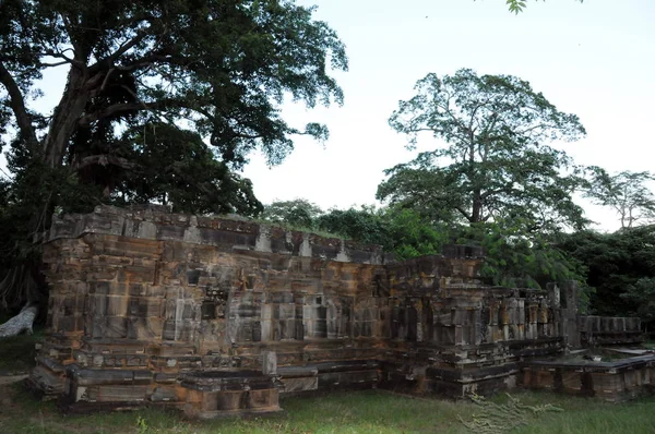 Královský palác krále Parákramabáhu v městě světového dědictví Polonnaruwa.The Polonnaruwa - středověké hlavní město Srí Lanky. — Stock fotografie