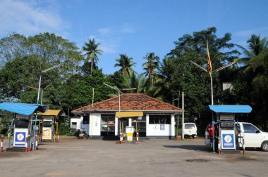 Benzin istasyonu Sri Lanka Adası.