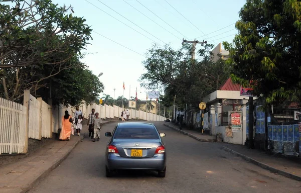 Straße des Dorfes auf der Insel sri lanka. — Stockfoto