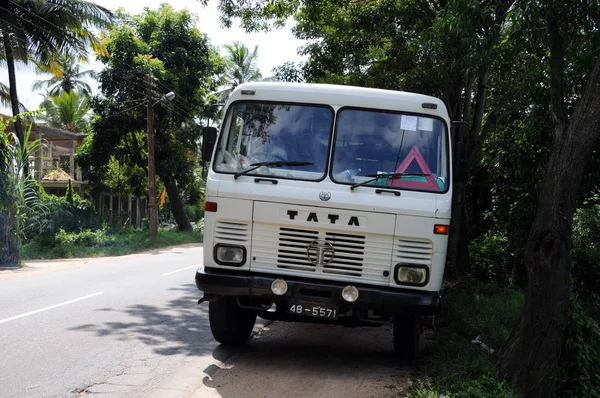 Indian car "Tata" on the island of Sri Lanka. — Stock Photo, Image