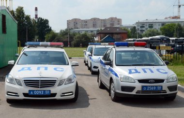  Yol polis devriye arabaları