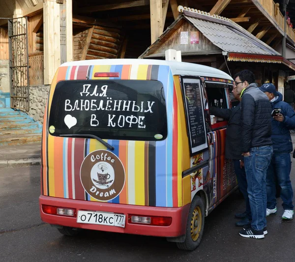 Carro vendendo bebidas no Kremlin Izmailovo em Moscou . — Fotografia de Stock