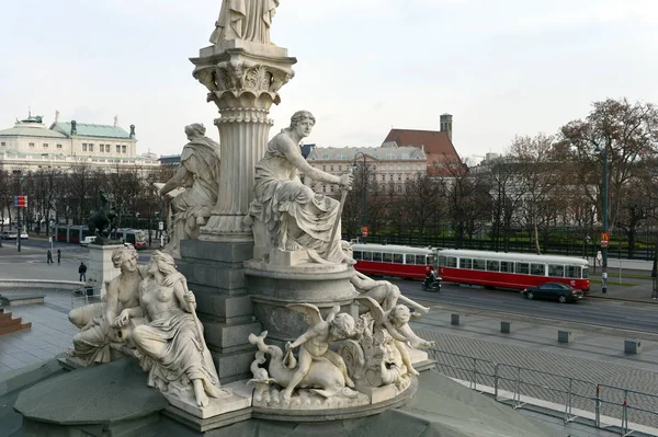 Detail of sculpture of Pallas Athena in front of the Austrian Parliament Austria. — Stock Photo, Image