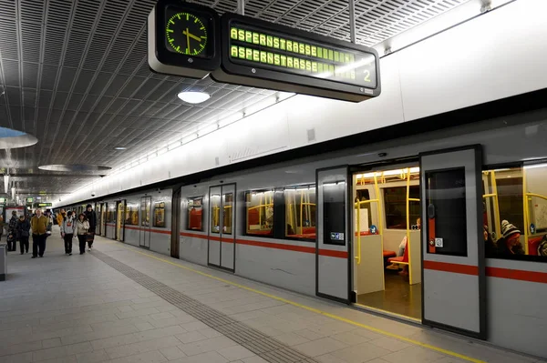 Tunnelbanestationen i Wien. — Stockfoto