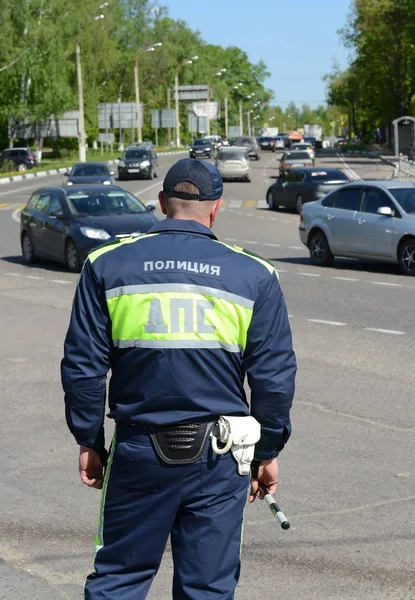 The inspector of traffic police on the road. — Stock Photo, Image
