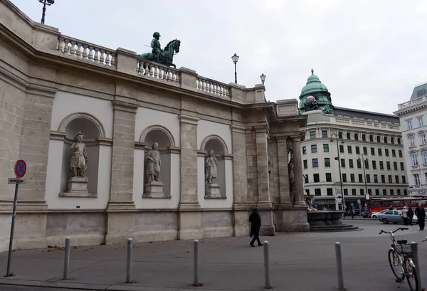 Το Μουσείο Albertina βρίσκεται σε το παλάτι του Αρχιδούκα Albrecht στη Βιέννη. — Φωτογραφία Αρχείου
