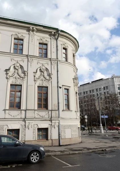 Het gebouw van het Federaal Agentschap voor de Gemenebest van onafhankelijke staten, landgenoten wonen in het buitenland en internationale humanitaire samenwerking. — Stockfoto