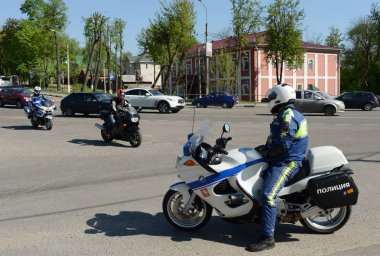  Yol trafik polisi motorlu birimlerin personel kontrol.