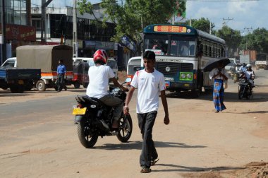 Sokakta Colombo eteklerinde.