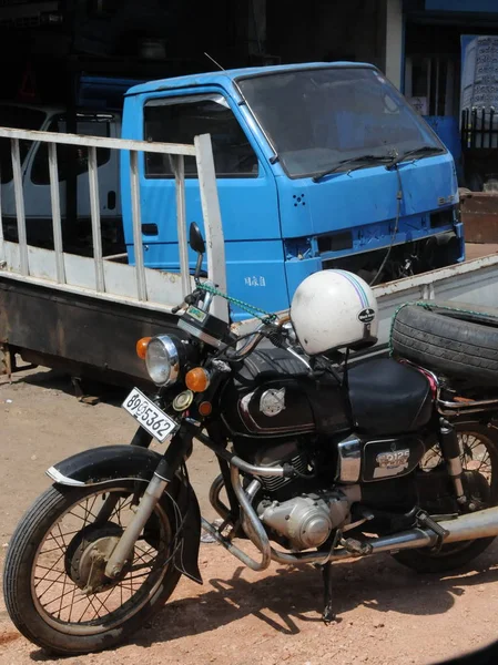 摩托车在斯里兰卡岛的停车场. — 图库照片