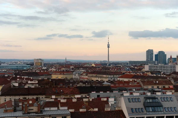 Wien - hauptstadt Österreichs. laut ergebnissen der forschungsagentur mercer belegt wien weltweit den ersten platz bei lebensqualität und wohnkomfort. — Stockfoto