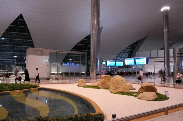 Modern Dubai airport. — Stock Photo, Image
