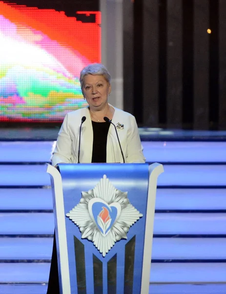 Ministra edukacji i nauki Federacji Rosyjskiej Olga Vasilyeva podczas uroczystości wręczenie nagród "ciepłe serca". — Zdjęcie stockowe