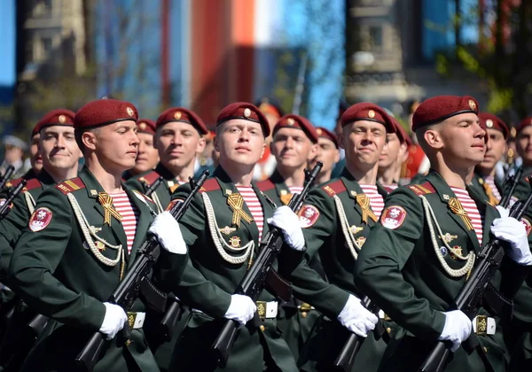 Die Soldaten seiner Division. Dserschinski Truppen der Nationalgarde bei der Generalprobe der Parade auf dem Roten Platz zu Ehren des Sieges — Stockfoto